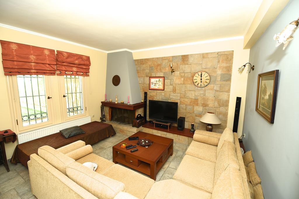 Antonia Beachfront Villa Лефкими Екстериор снимка