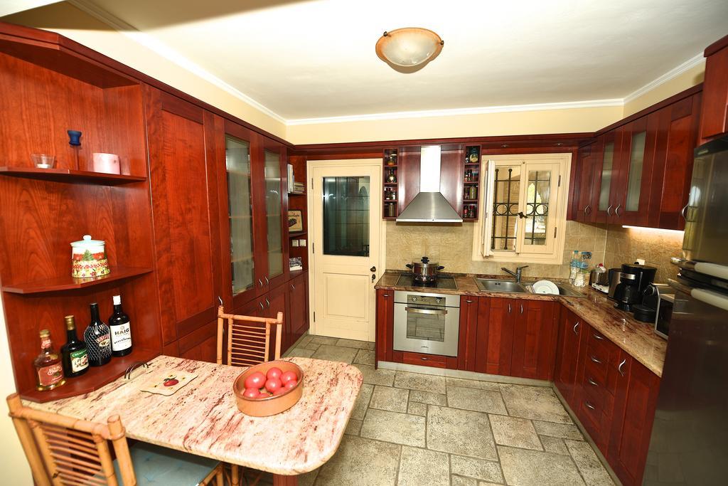 Antonia Beachfront Villa Лефкими Екстериор снимка