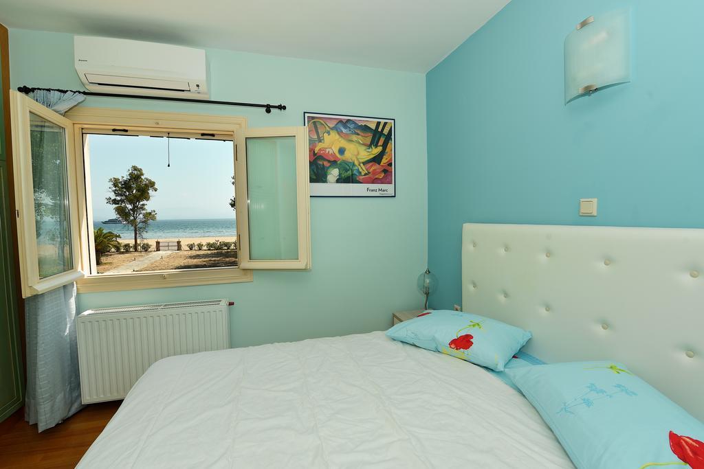 Antonia Beachfront Villa Лефкими Екстериор снимка