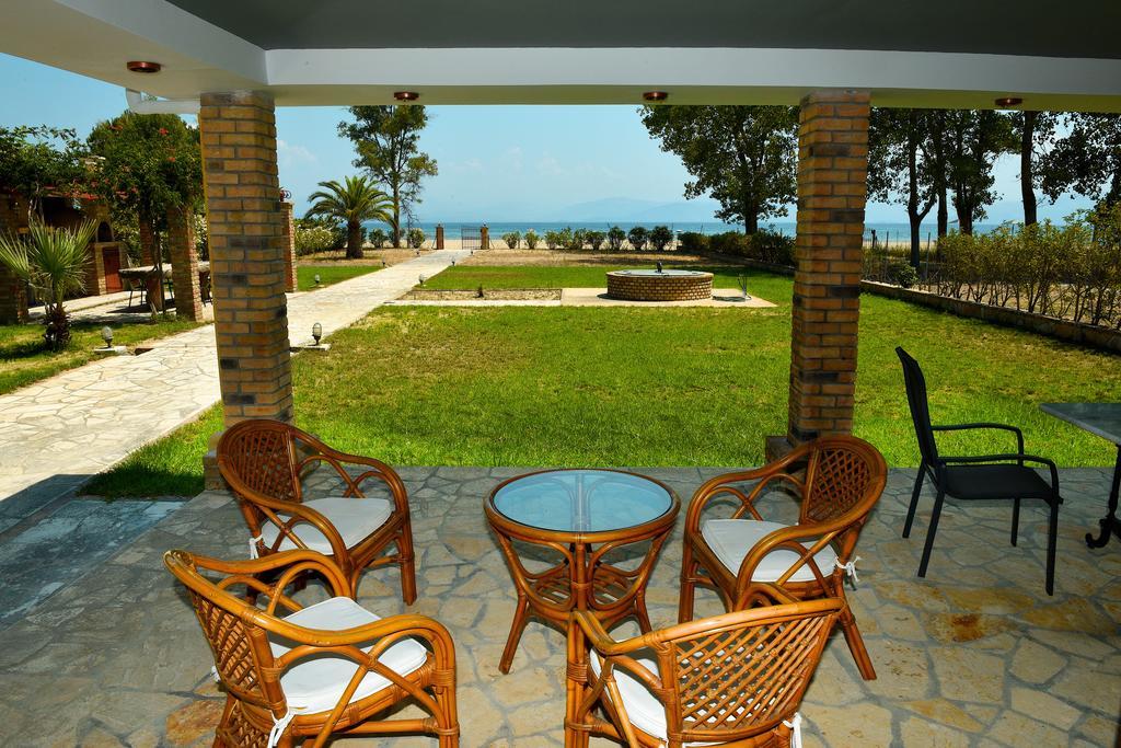 Antonia Beachfront Villa Лефкими Екстериор снимка