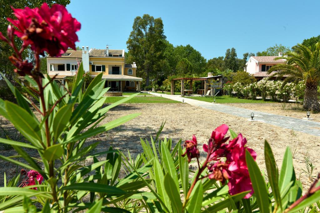 Antonia Beachfront Villa Лефкими Екстериор снимка