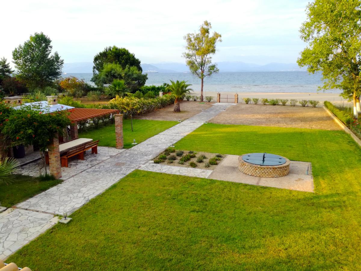 Antonia Beachfront Villa Лефкими Екстериор снимка